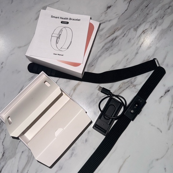 NWT Health Tracker Wristband - Black - Picture 7 of 9